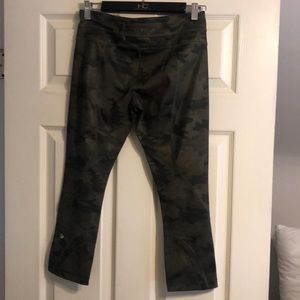 Lululemon inspire crop, green camo